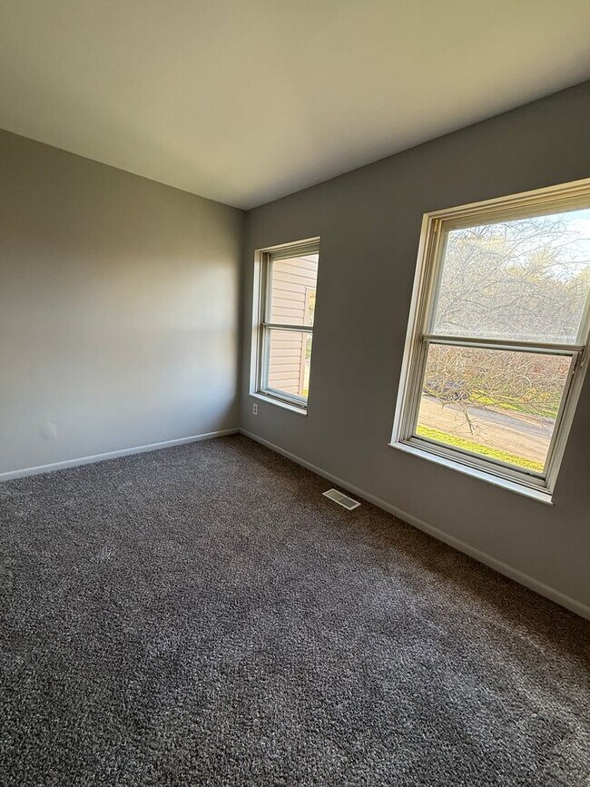 Building Photo - 6820-6826 Emerald Ave