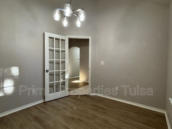 Building Photo - 10333 E 112th St S