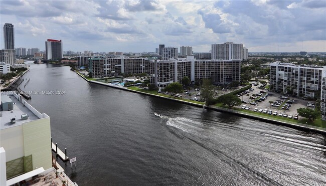 Building Photo - 3000 S Ocean Dr