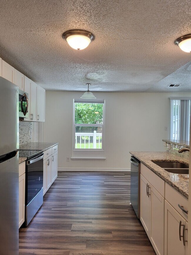 Building Photo - 3 bedroom home in Charlotte