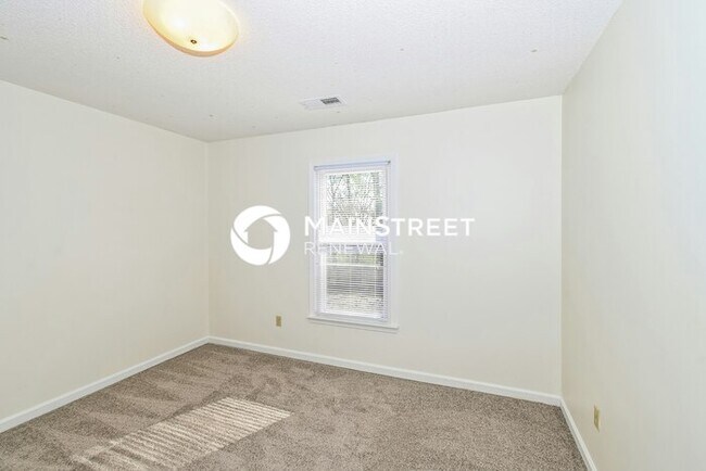 Building Photo - 4 Bedroom Pet-Friendly Home in COLLIERVILLE, TN with Main Street Renewal