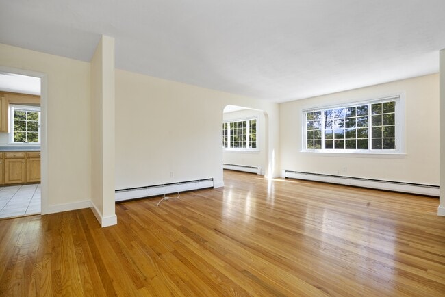 Building Photo - 27 Hermon St