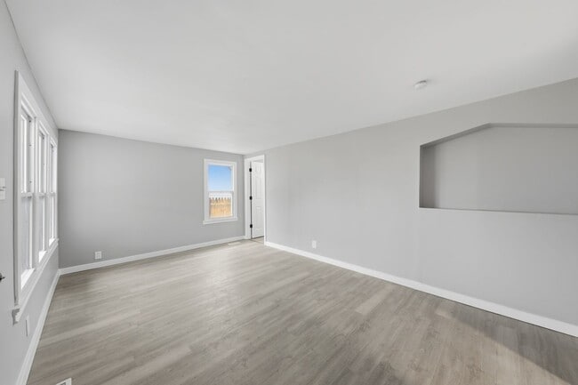 Building Photo - 228 E Siebenthaler Ave