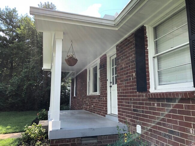 Building Photo - 326 Rosebank Ave