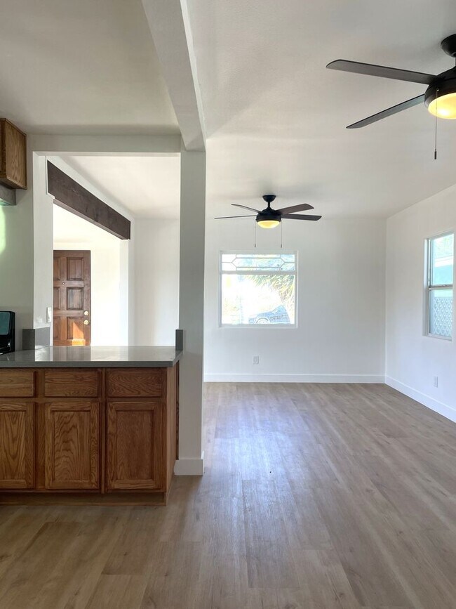 Building Photo - 473