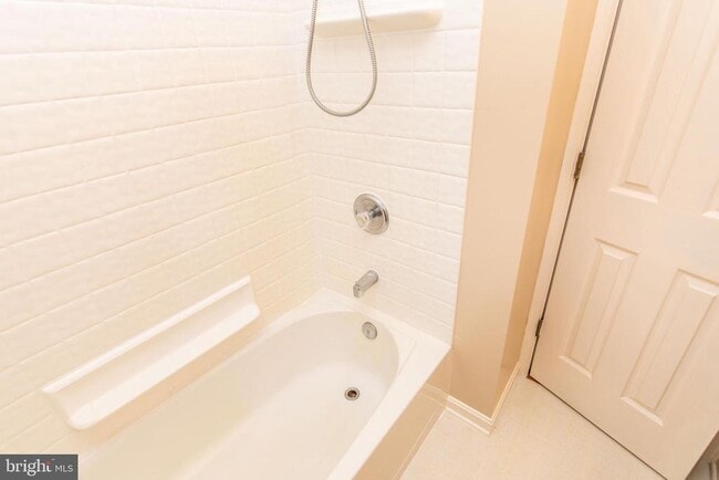 Building Photo - 2743 Rutland Rd