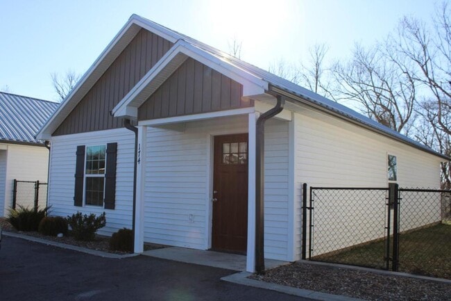 Primary Photo - 192 Cane Creek Rd