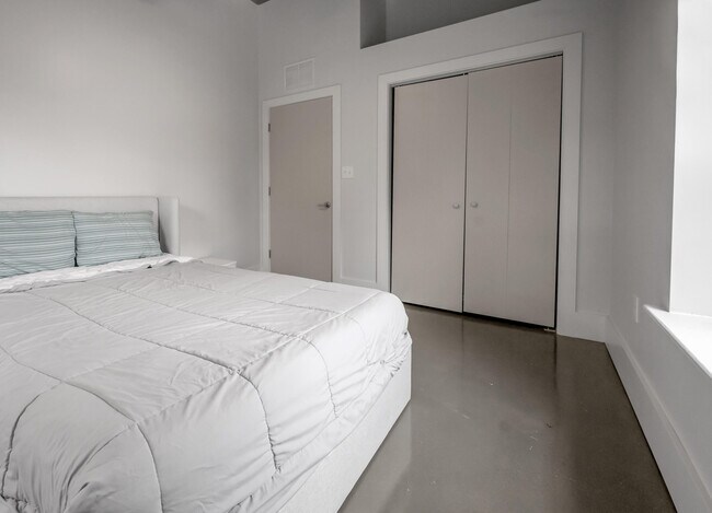 Building Photo - 480 Skain Ave