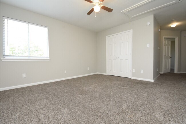 Building Photo - 21603 Falvel Lake Dr