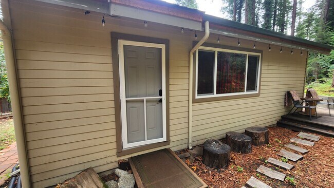 Building Photo - Beautiful Boulder Creek Redwood Home!