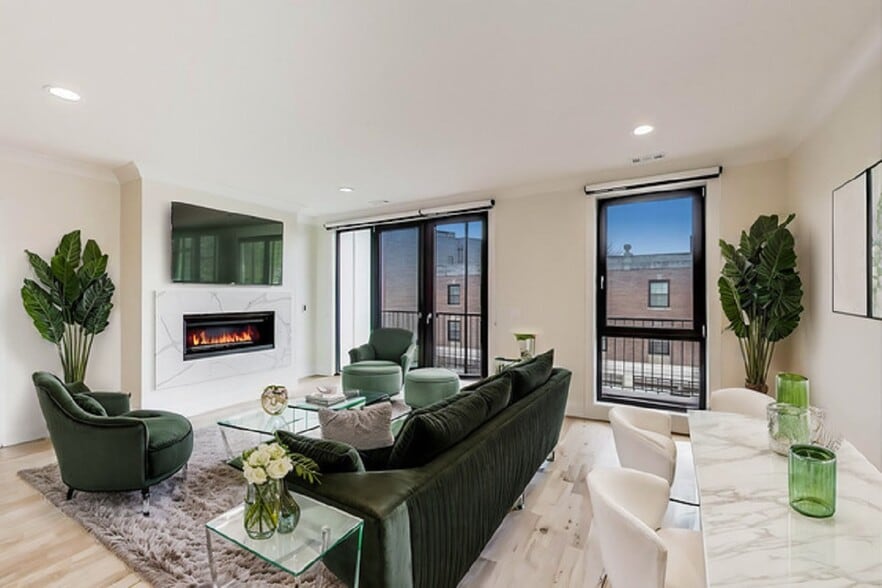 Building Photo - 5015 N Lincoln Ave