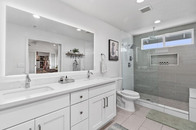 Building Photo - Stunning completely renovated home in Tustin