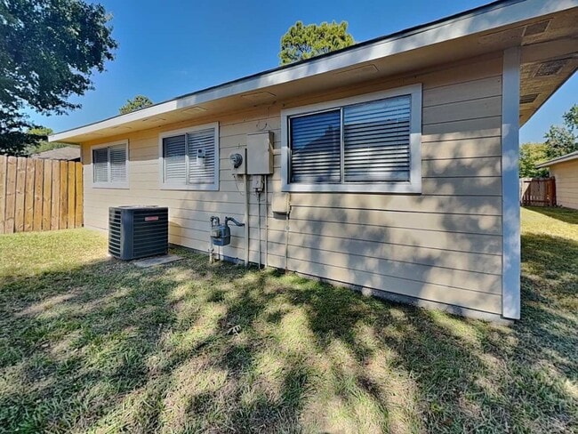 Building Photo - 9203 Rippling Fields Dr