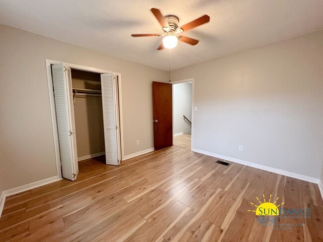 Building Photo - Quaint 2 Bedroom Townhouse in Fort Walton Beach!