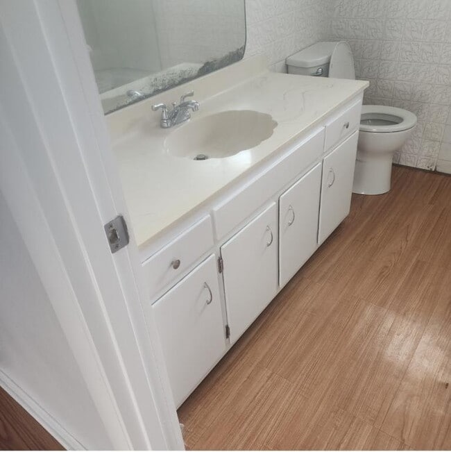 Building Photo - 2404 Bellevue Dr