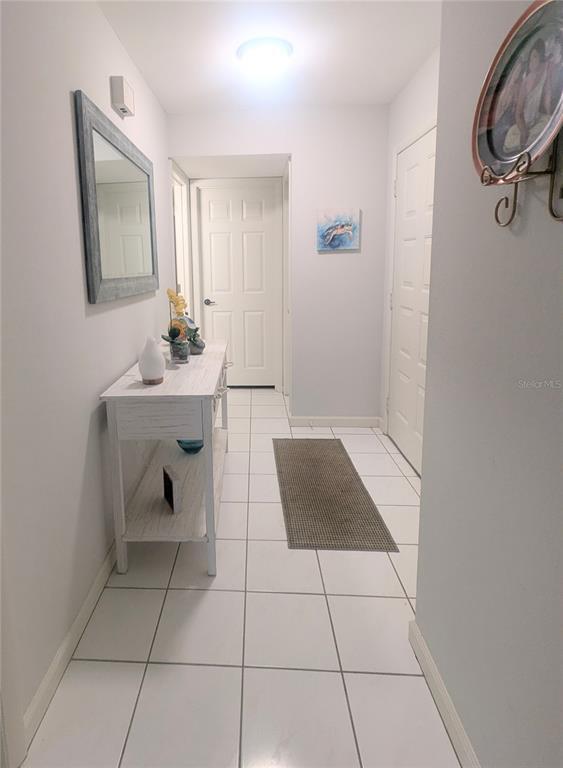 Building Photo - 1720 Lakeside Dr