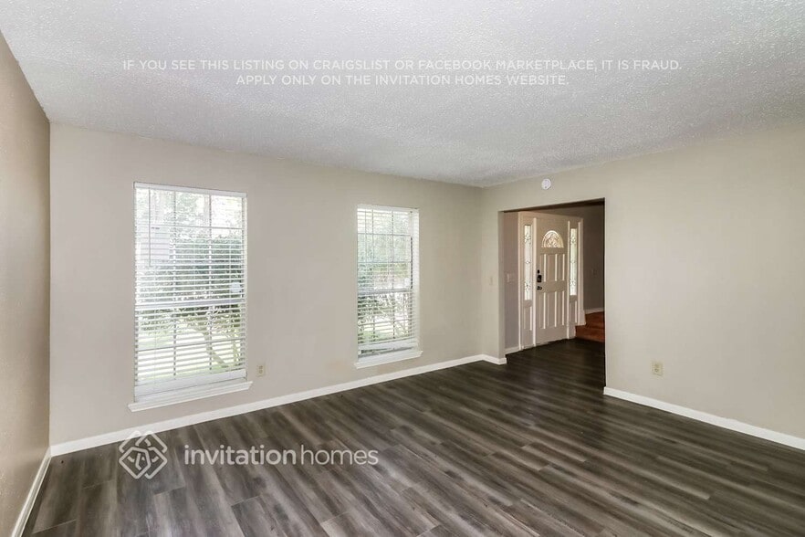 Building Photo - 16011 Sweetwater Creek Dr