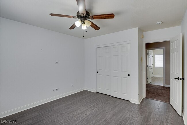Building Photo - 10990 Fishers Island St