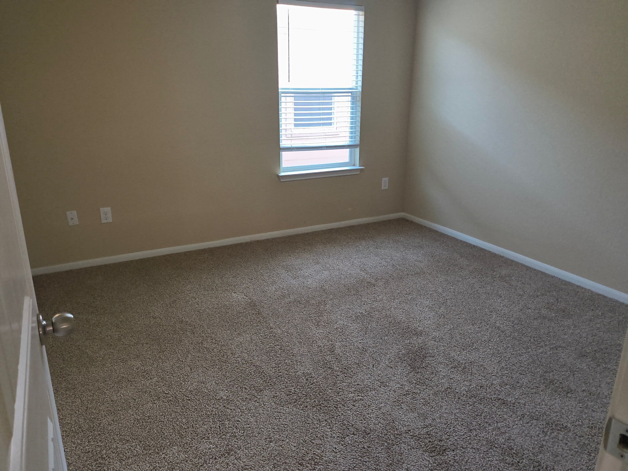 Building Photo - Room in House on Riparian Rd