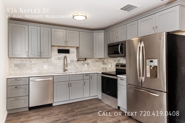 Building Photo - 934 Naples St