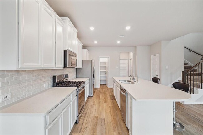 Building Photo - 1806 La Magnolia Dr