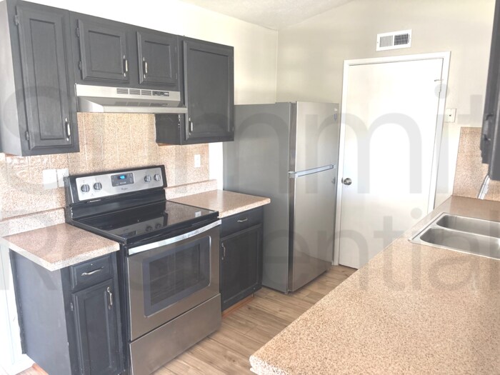 Building Photo - 6076 Dooley Dr