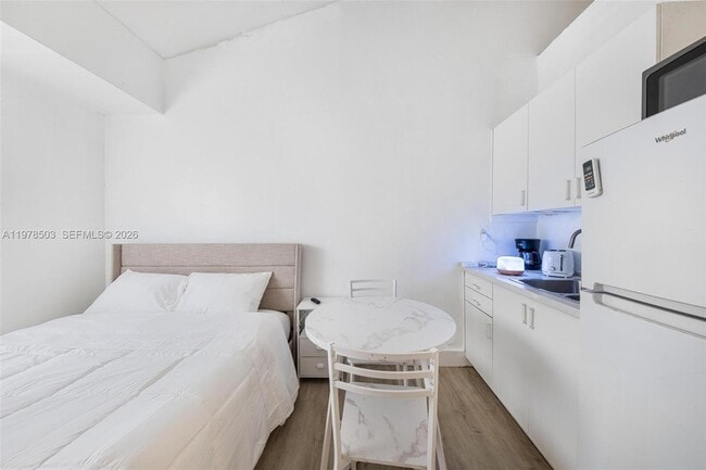 Building Photo - 2520 SW 20th St