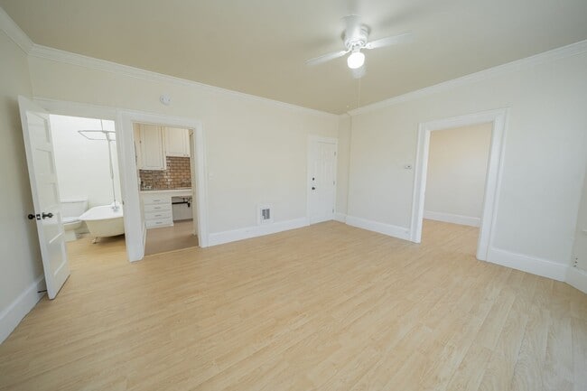 Building Photo - 4056 Piedmont Ave