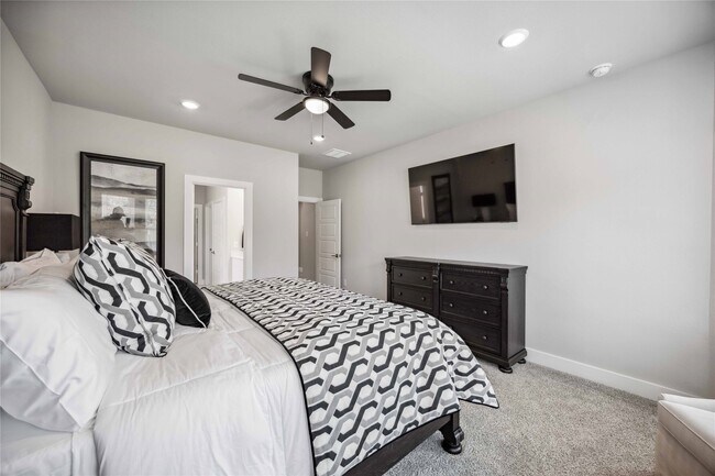 Building Photo - 6923 California Black Oak Dr