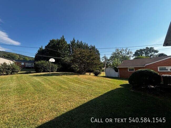 Building Photo - 1511 Narcissus St