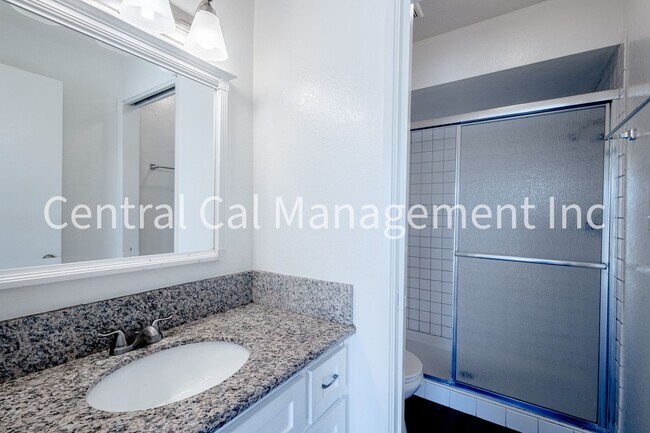 Building Photo - 3 Bedroom/2 Bath Home in the Southwest - $2195 Per Month!