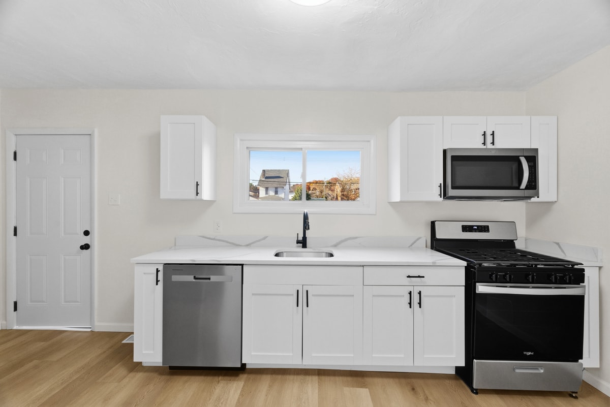 Building Photo - 423 2nd Ave