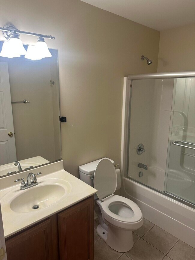 Building Photo - 6 Hudson Hollow Road