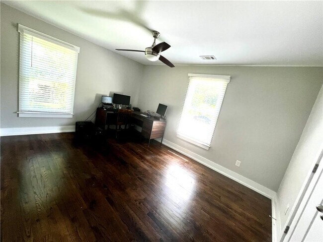 Building Photo - 1611 Wellswood Dr SE