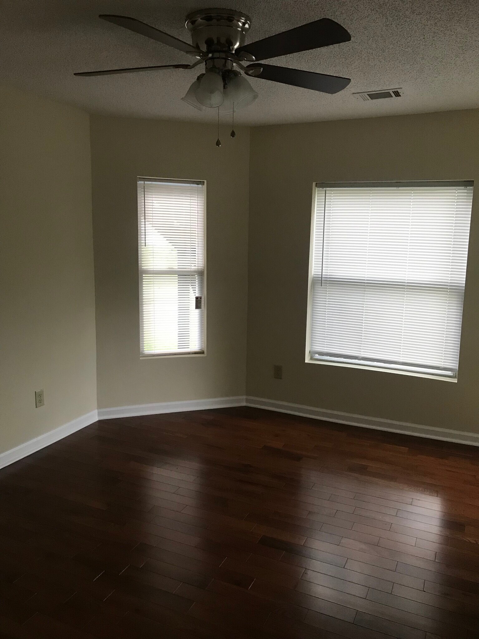 Building Photo - 201 W Locust St