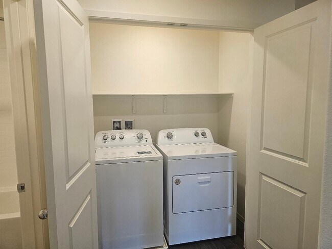 Building Photo - 1138 Meadow Sparrow Pl
