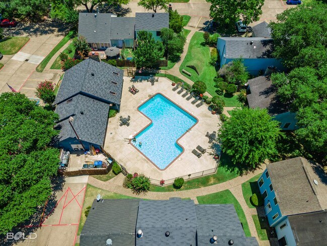 Building Photo - End Unit in Cobblestone