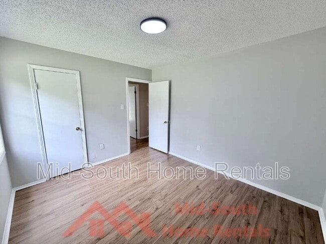 Building Photo - 4011 Double Tree St