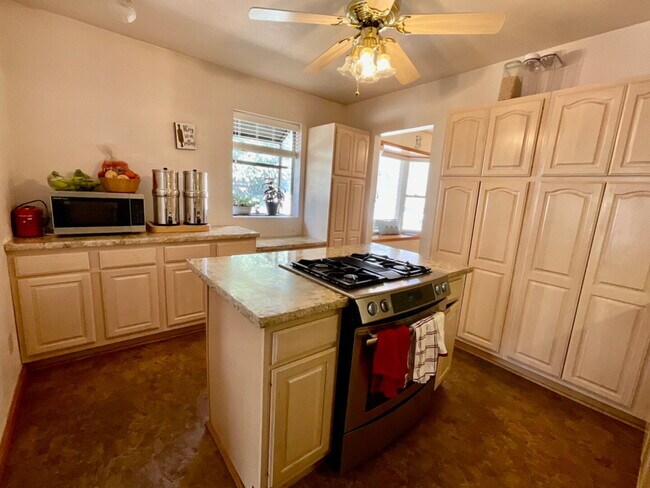 Building Photo - Charming 2-Bedroom Corner Lot Home with Be...
