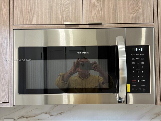 Building Photo - 1900 W 54th St