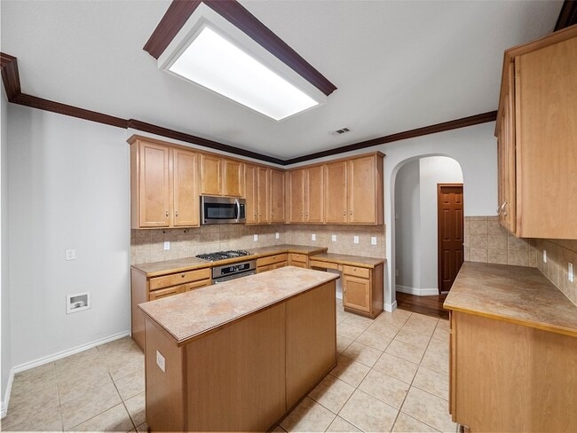 Building Photo - 9943 Red Cedar Dr