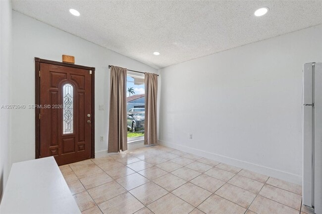 Building Photo - 11259 NW 88th Ave