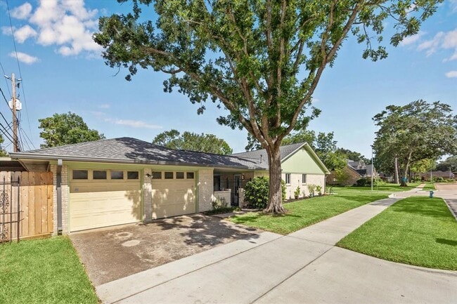 Building Photo - 1114 Chantilly Ln