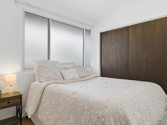 Building Photo - Central Makiki Two Bedroom Rental