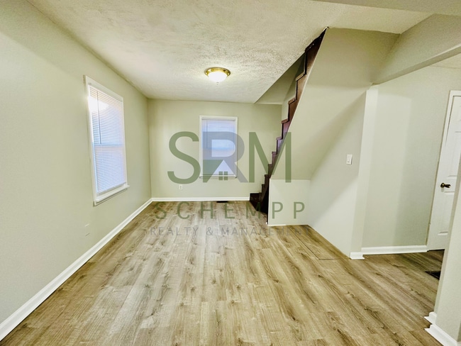 Building Photo - 2 bedroom home in South Louisville now available!