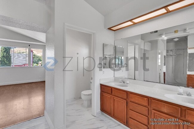 Building Photo - 115 Montego Dr