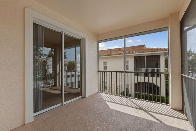 Building Photo - 4240 Central Sarasota Pky