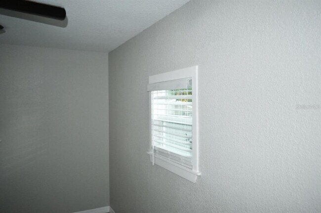 Building Photo - 608 River Village Dr