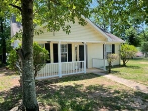 Building Photo - Charming ranch-style 2 Bedroom 1 Bath home in Pineville offering comfortable single-level living.