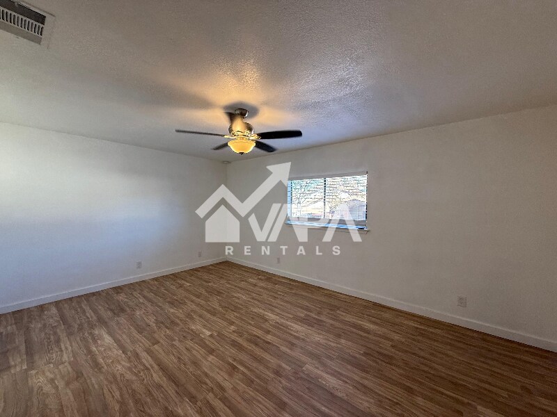 Building Photo - 7915 Oval Meadows